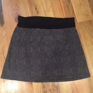 Prana geometric skirt. Gray & black.